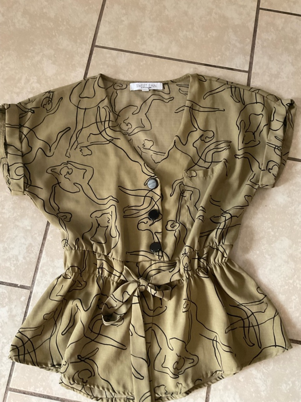 Sweet Rain Olive Button-Front Tie-Waist Blouse with Black Abstract Print